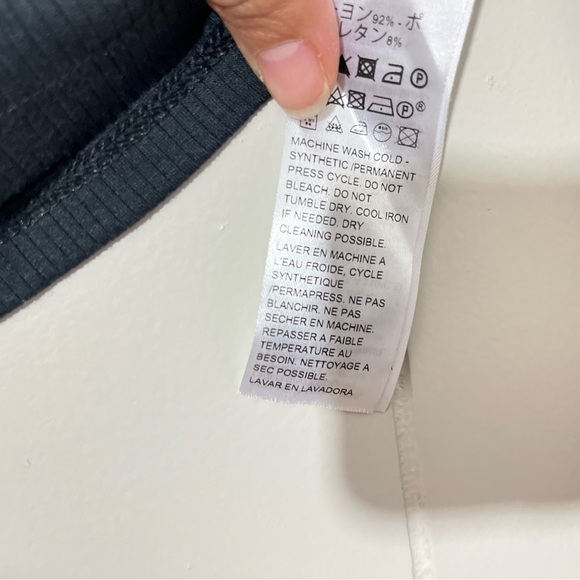 Levi’s Turtle Neck Long Sleeve Crop Shirt Black Size Small - Picture 6 of 7